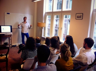 Invasie op Rokin 69: 12 slimme en creatieve studenten in aantocht!